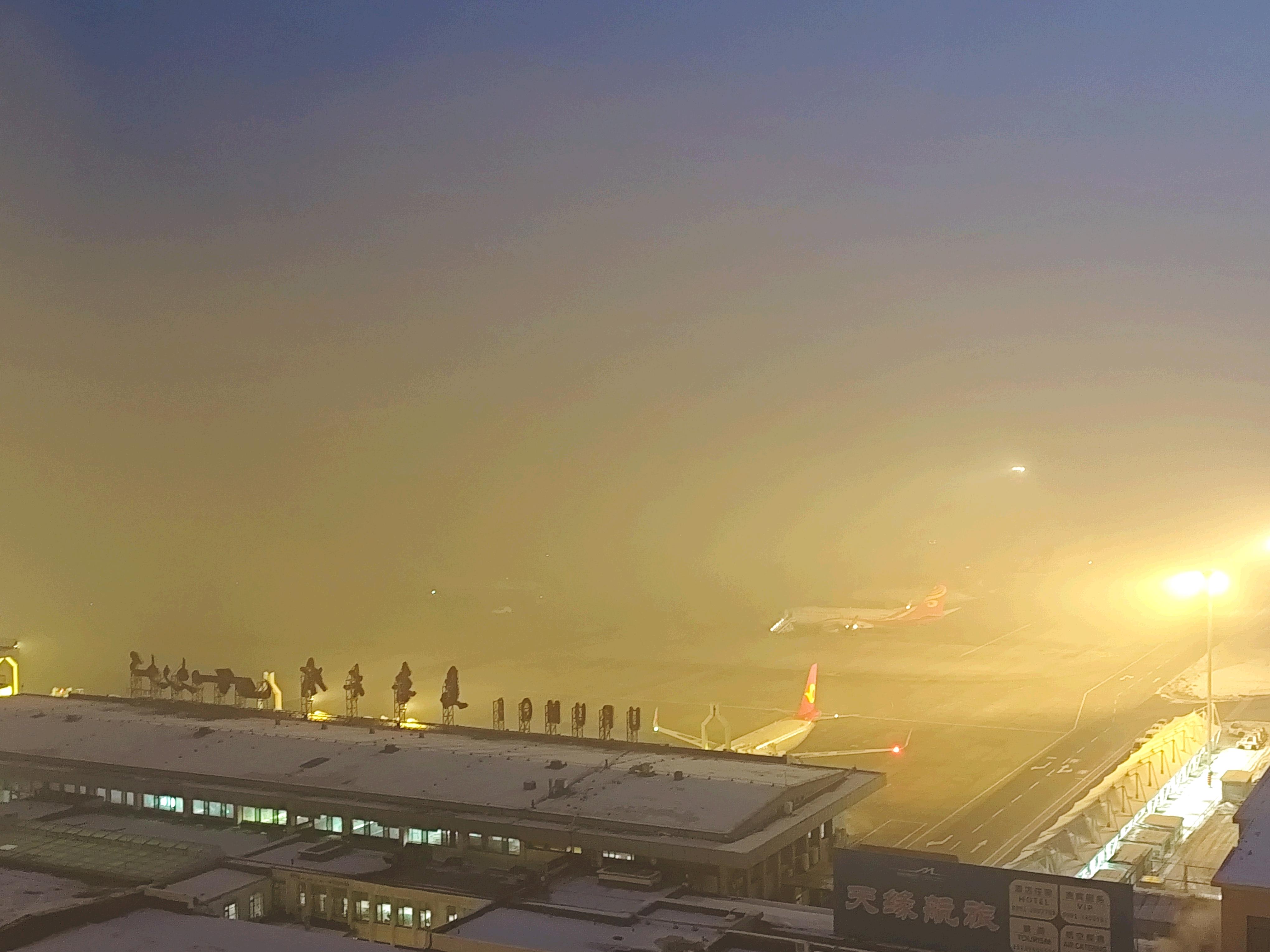 新疆空管局空管中心终端管制中心保障低能见安全运行