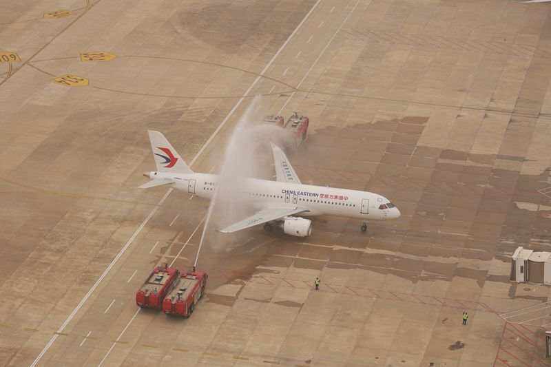 翱翔荊楚 C919國產大飛機滬漢快線商業首航 湖北空管分局保駕護航