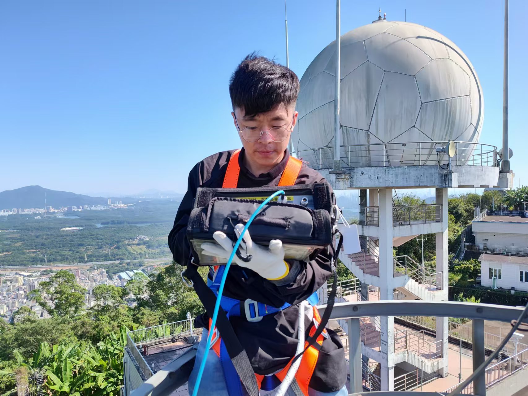 深圳空管站完成求雨壇雷達(dá)站設(shè)備年維護(hù)