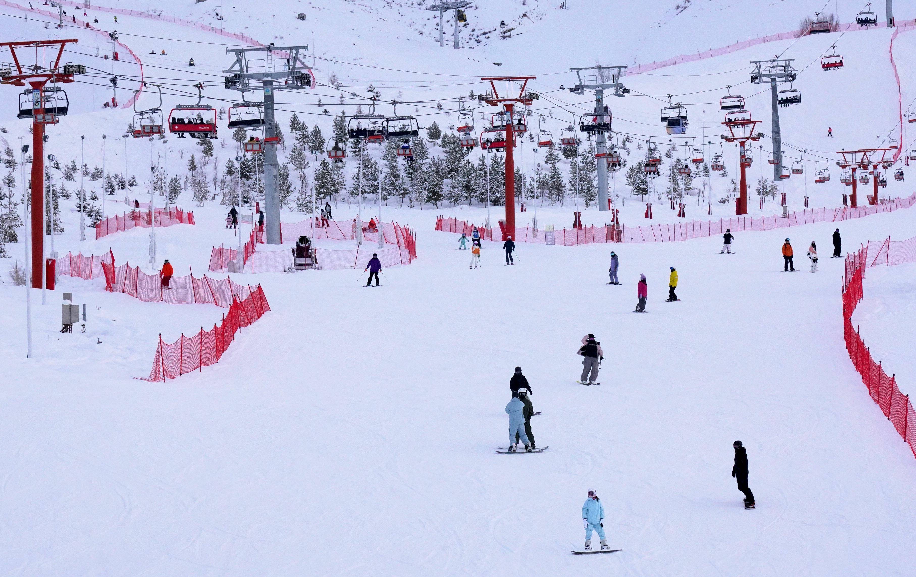 新疆机场“冰雪+” 助力旅客冰雪游