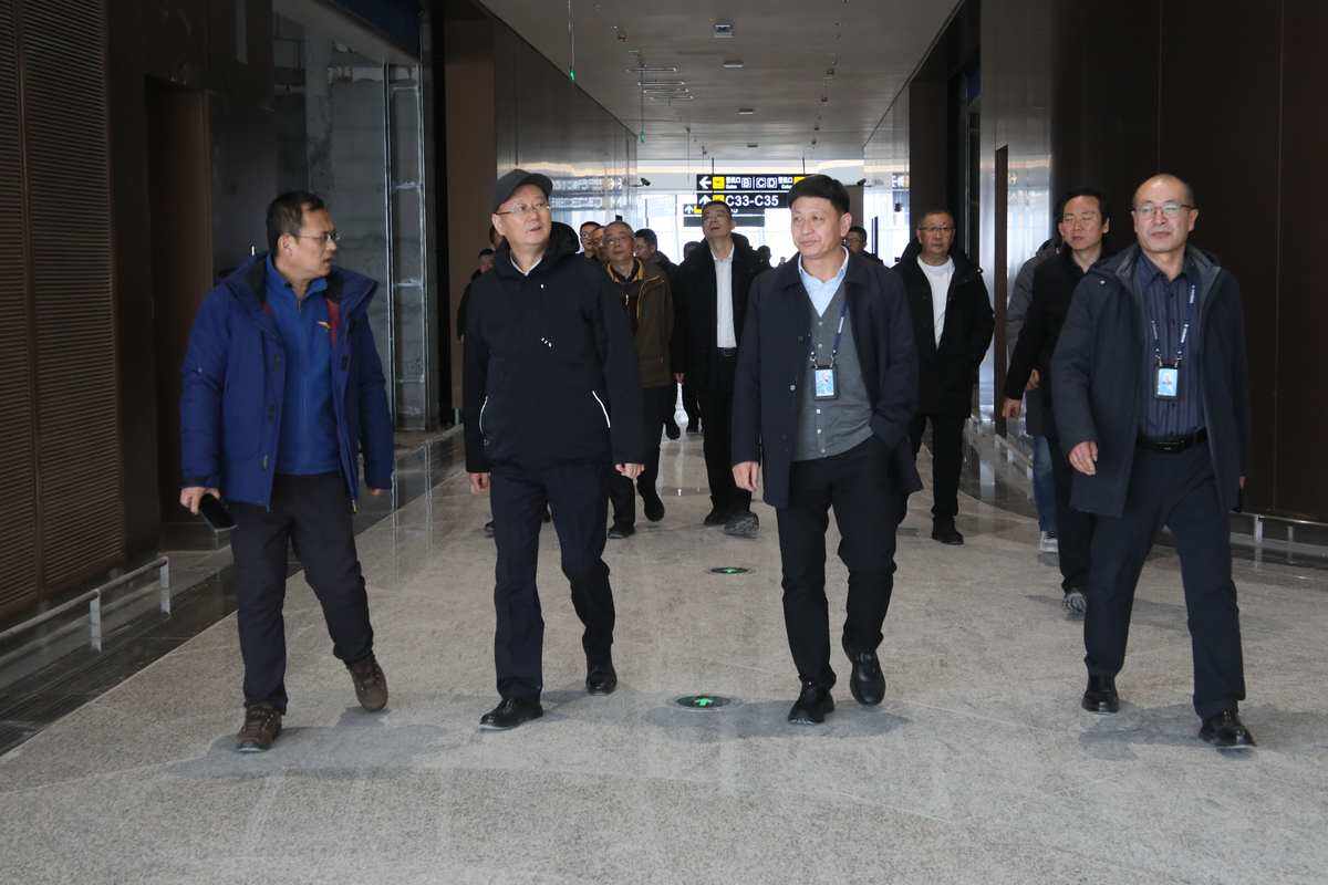 民航西北地區管理局副局長牛俊明調研蘭州中川國際機場三期擴建工程