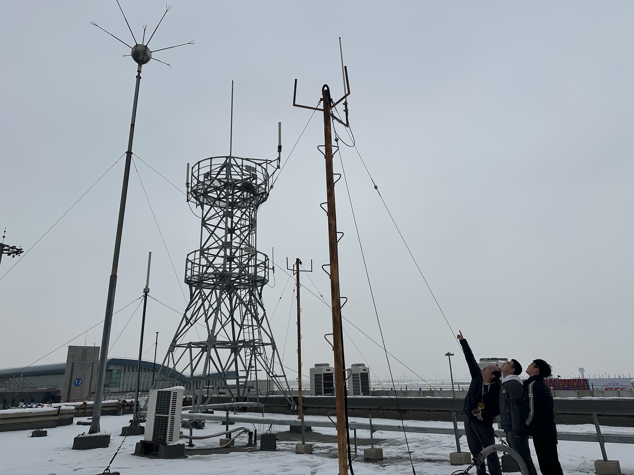 新疆空管局空管中心技保中心通信室积极应对复杂天气下冬季运行保障工作