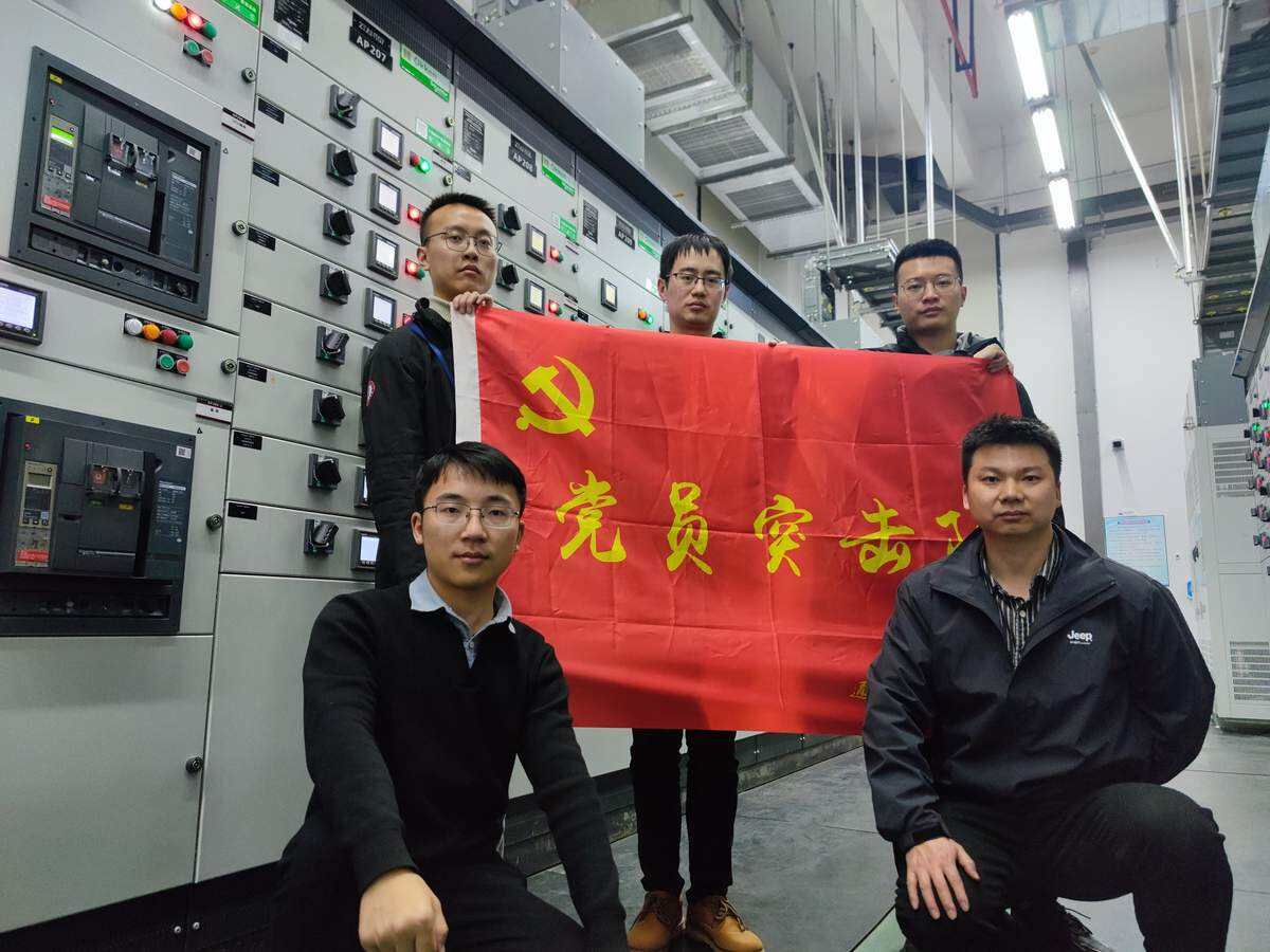 凝心聚力勇?lián)?dāng) 攻堅克難保供電——西南空管局技保中心區(qū)管擴(kuò)容先行者黨員突擊隊完成區(qū)管擴(kuò)容STS供電改造工作