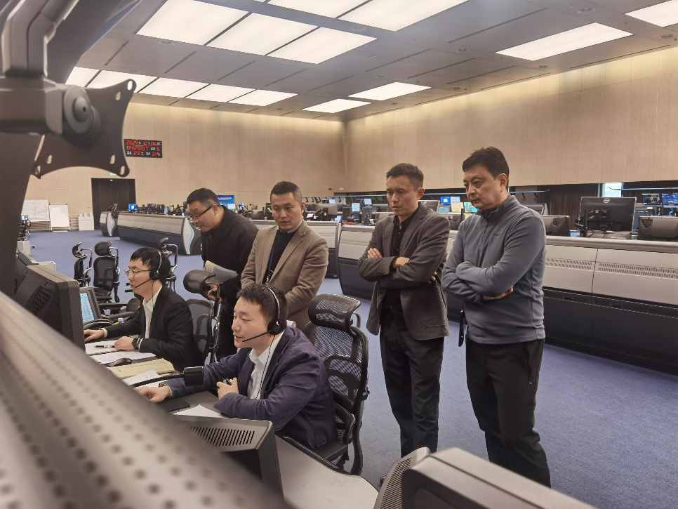 成都双流机场目视进近试点验证圆满成功——西南空管局空管中心终端管制室心之力班组保障纪实