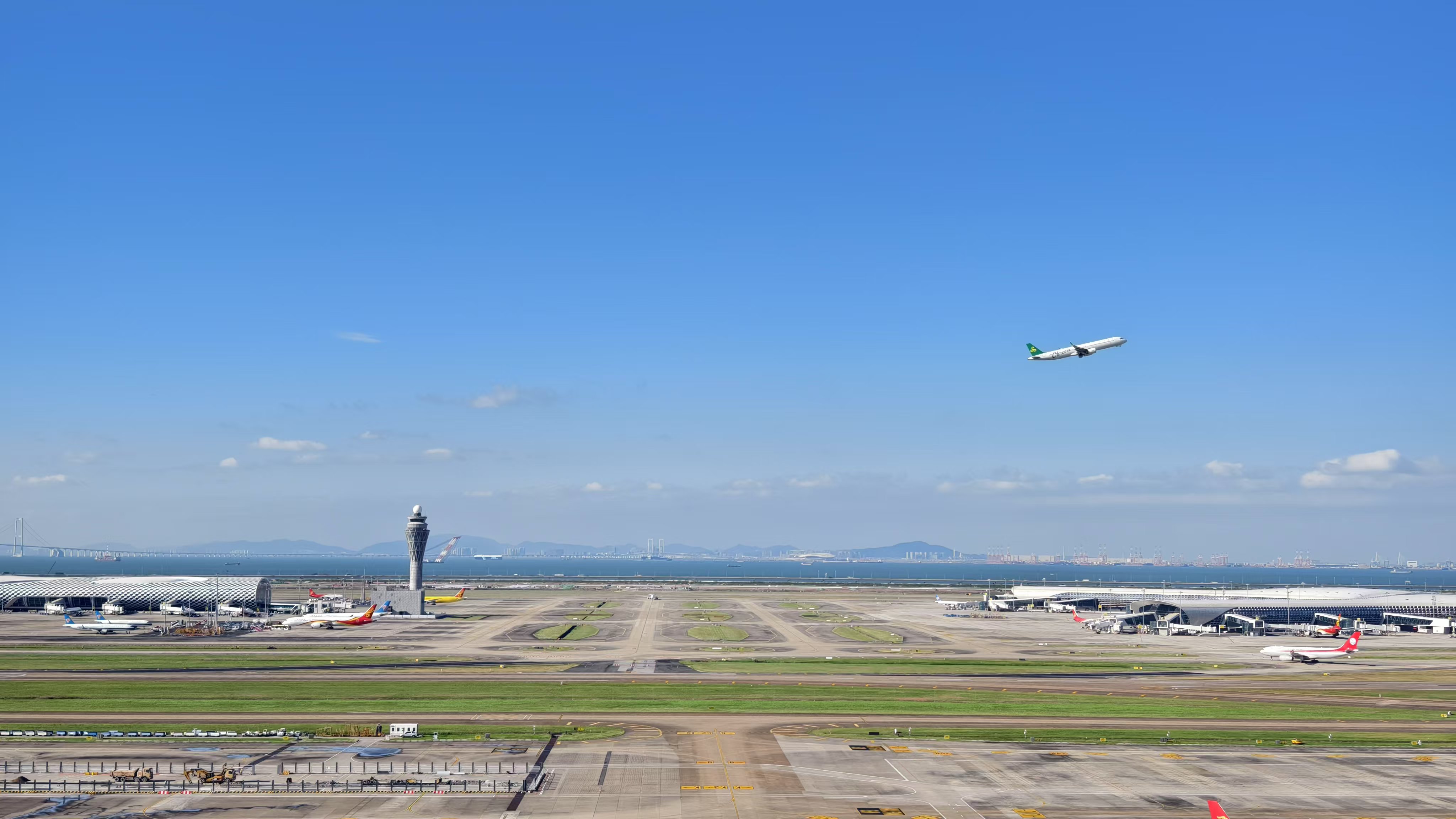 春运首日运行正常保障航班1274架次深圳空管2025年春运航班保障逼近5万架次，有望创历史新高