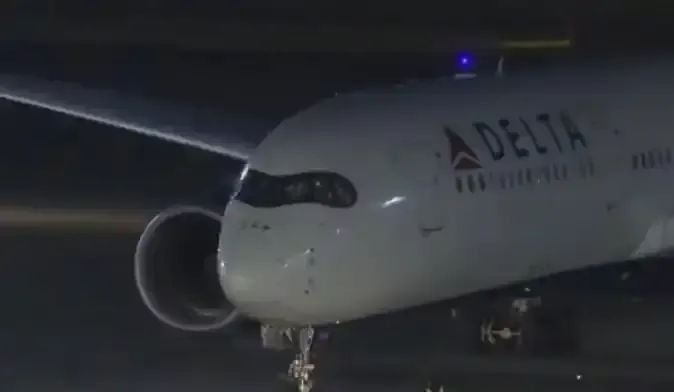 達美航空一客機因起落架胎壓不足宣布緊急狀況，致羽田機場一跑道臨時關閉