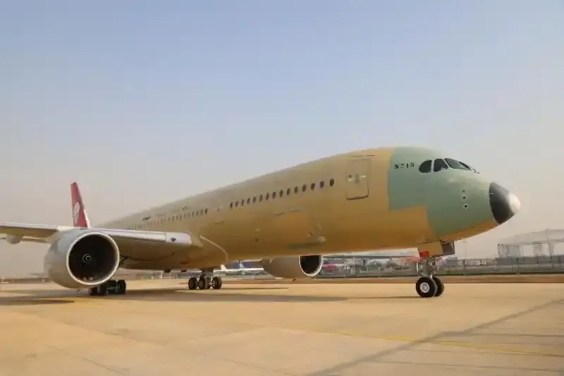 今年首架未經涂裝的空客A350飛機入境中國開展完成和交付程序