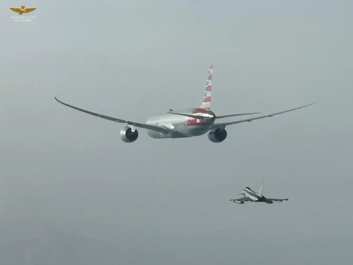 美國(guó)一客機(jī)收到“炸彈威脅”：戰(zhàn)機(jī)護(hù)送 伴飛畫面曝光