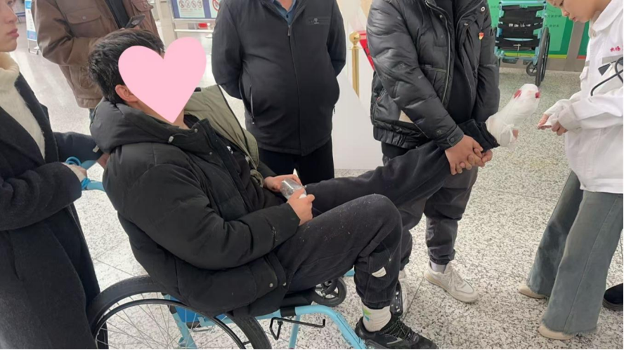 抢出黄金救治时间 天津航空紧急滑回航班救援断脚趾旅客
