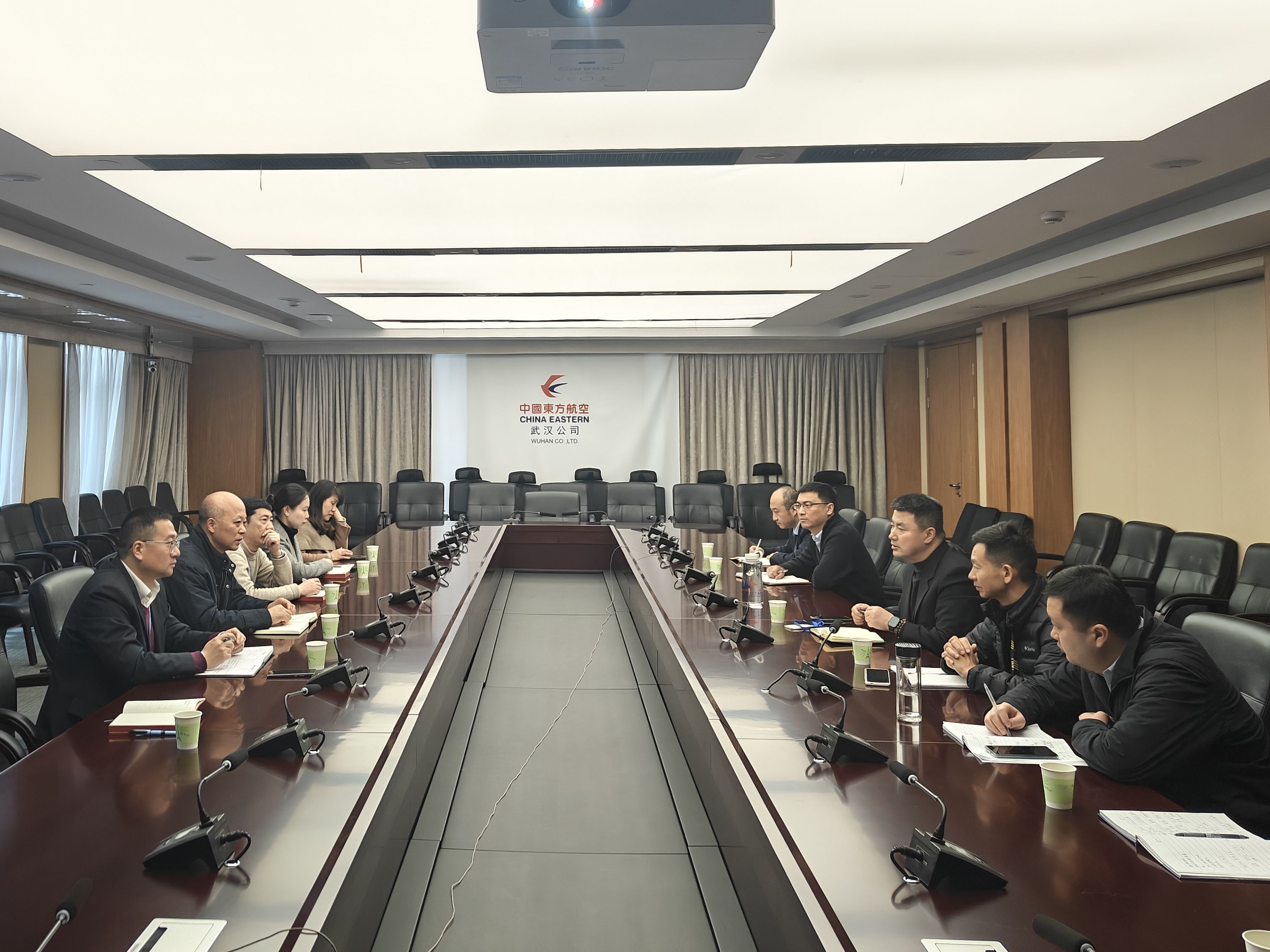 湖北空管分局与东航武汉公司开展安全管理业务交流活动