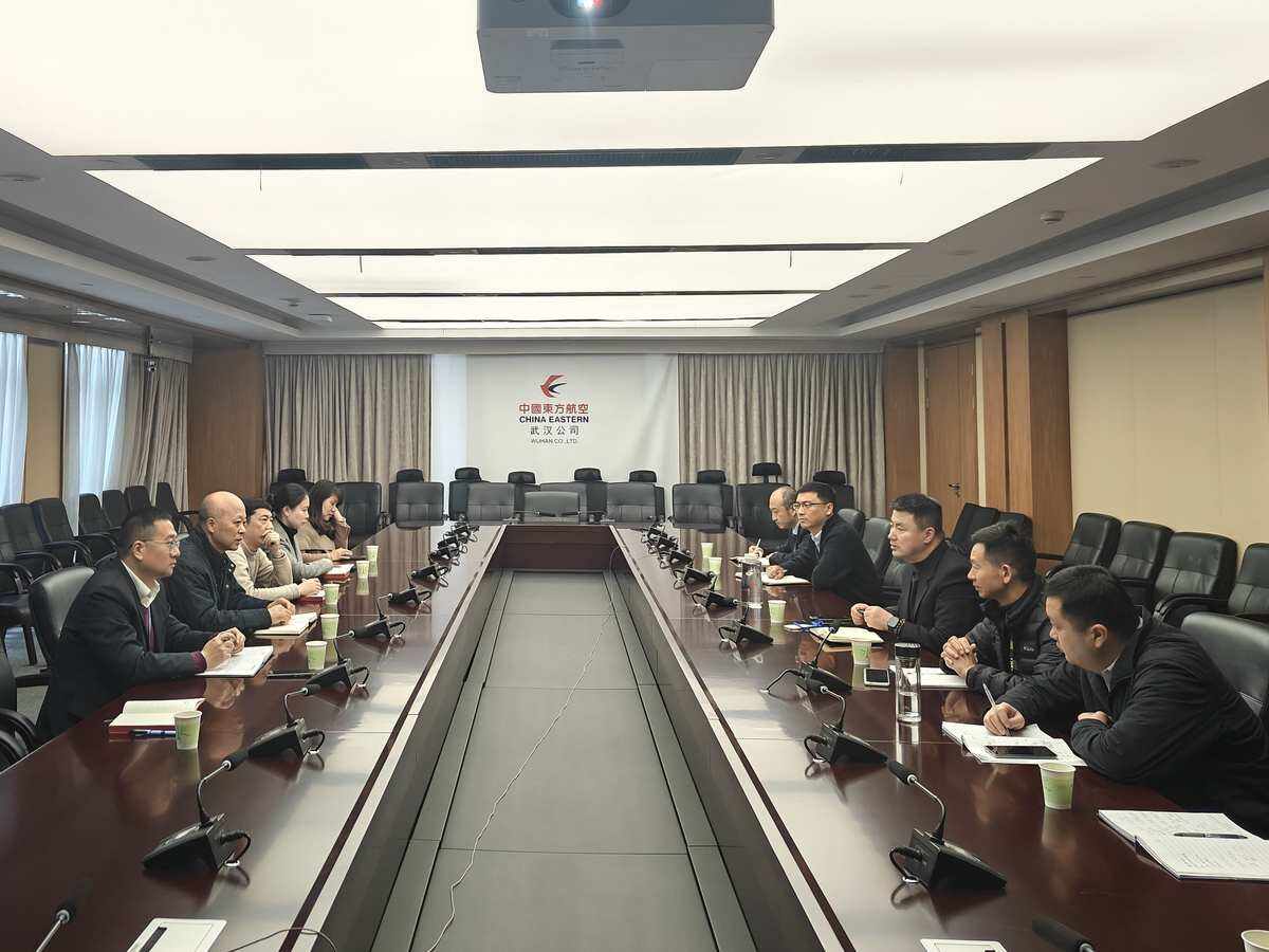 湖北空管分局與東航武漢公司開展安全管理業務交流活動