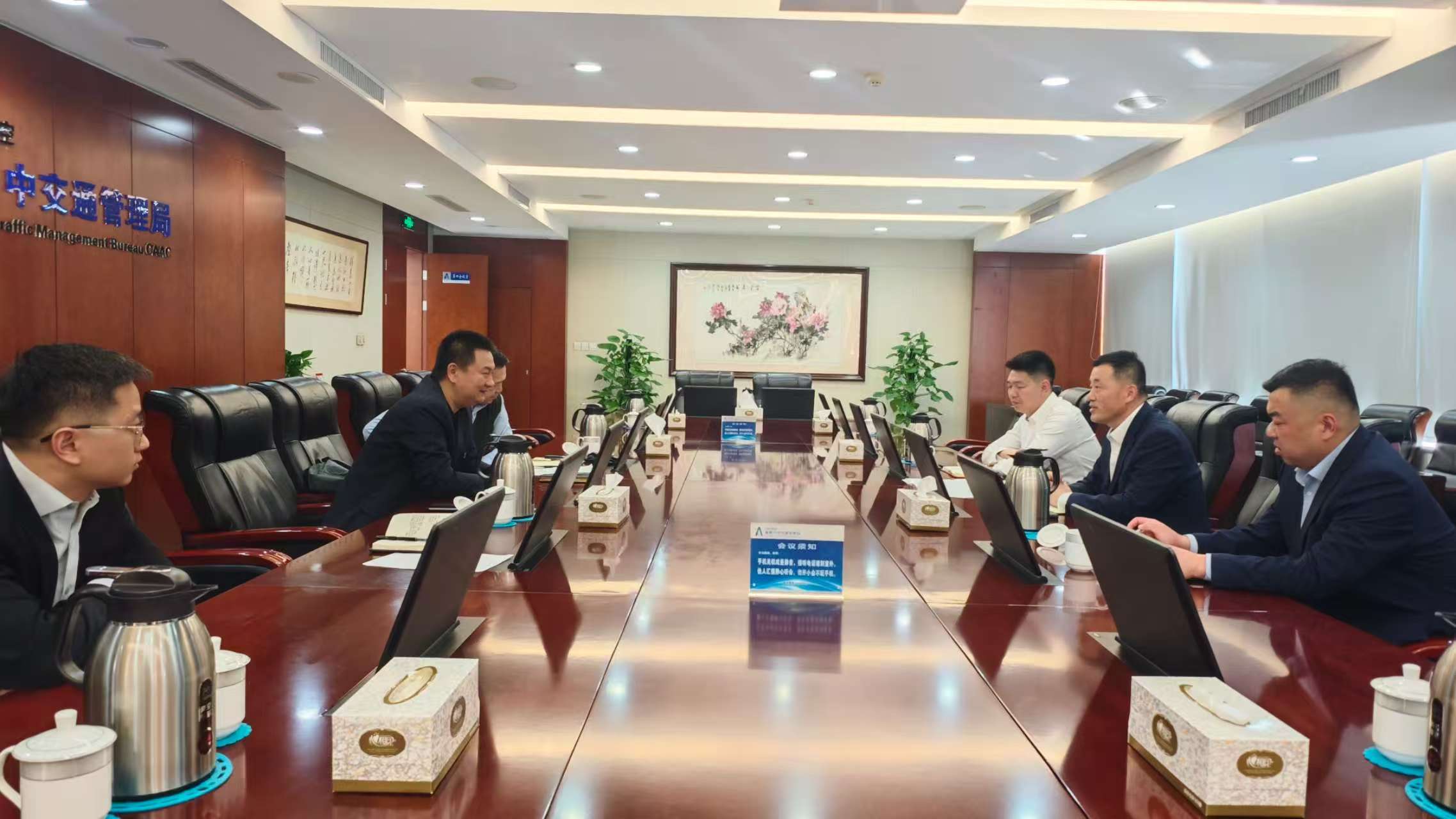 新疆机场集团伊宁管理分公司拜访民航新疆空管局研讨航线变更等事宜