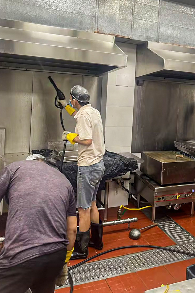 鑫航公司清洗职工食堂油污管道保职工用餐安全无忧