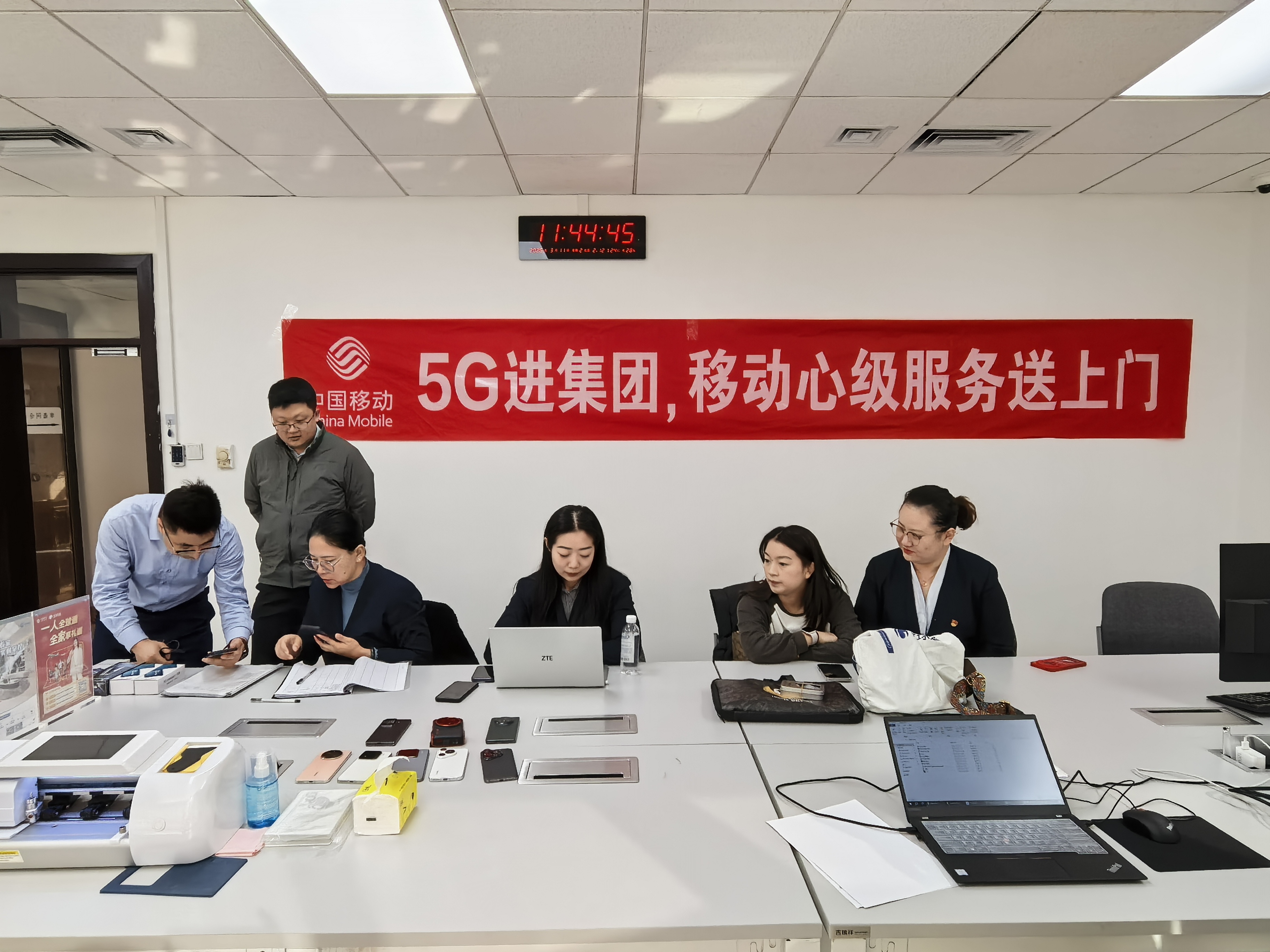 新疆機(jī)場(chǎng)集團(tuán)攜手新疆移動(dòng)機(jī)場(chǎng)分局 共促職工通信服務(wù)升級(jí)?