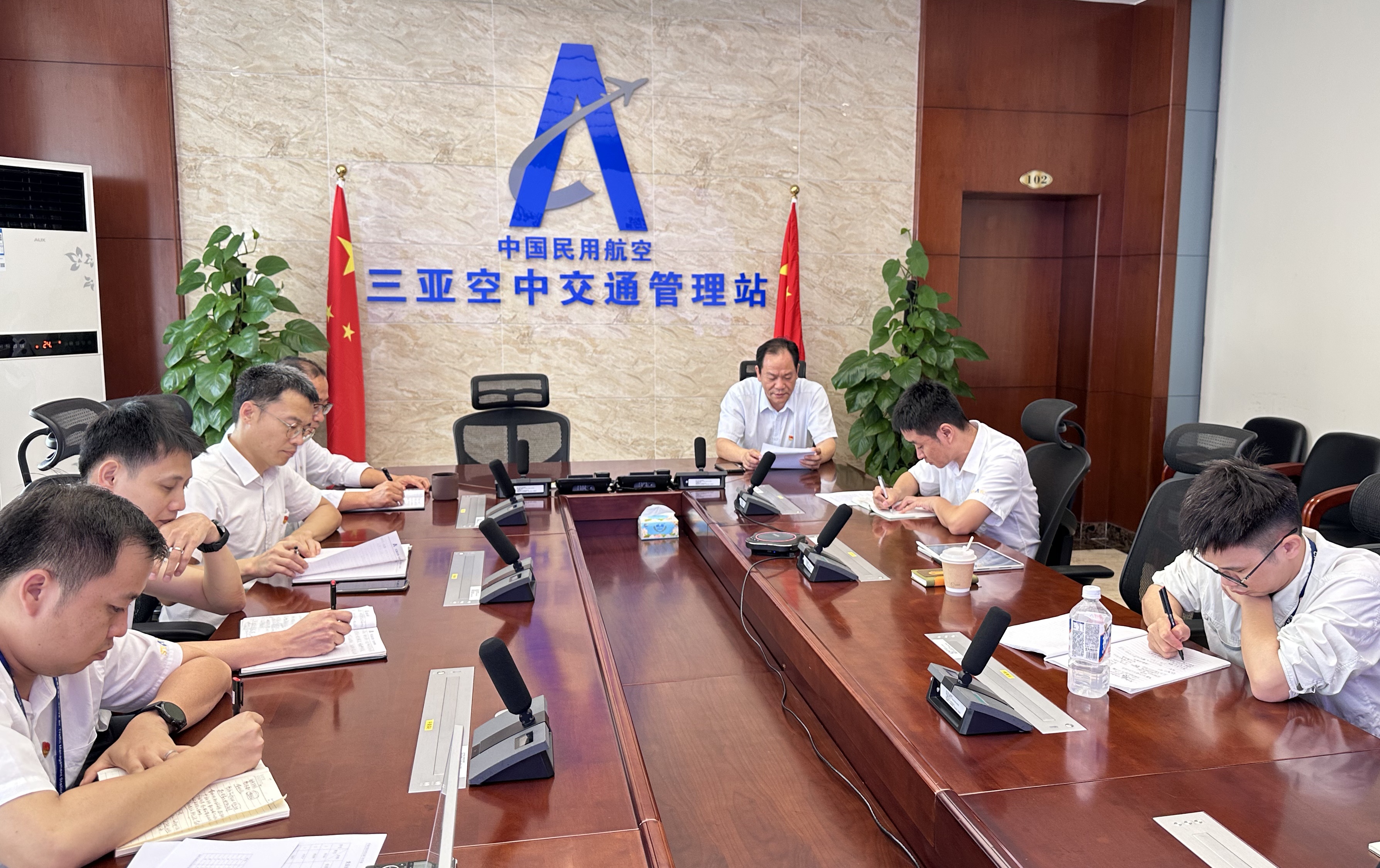以批评促提升 强党性筑安全——三亚空管站进近管制室党支部召开2025年度组织生活会