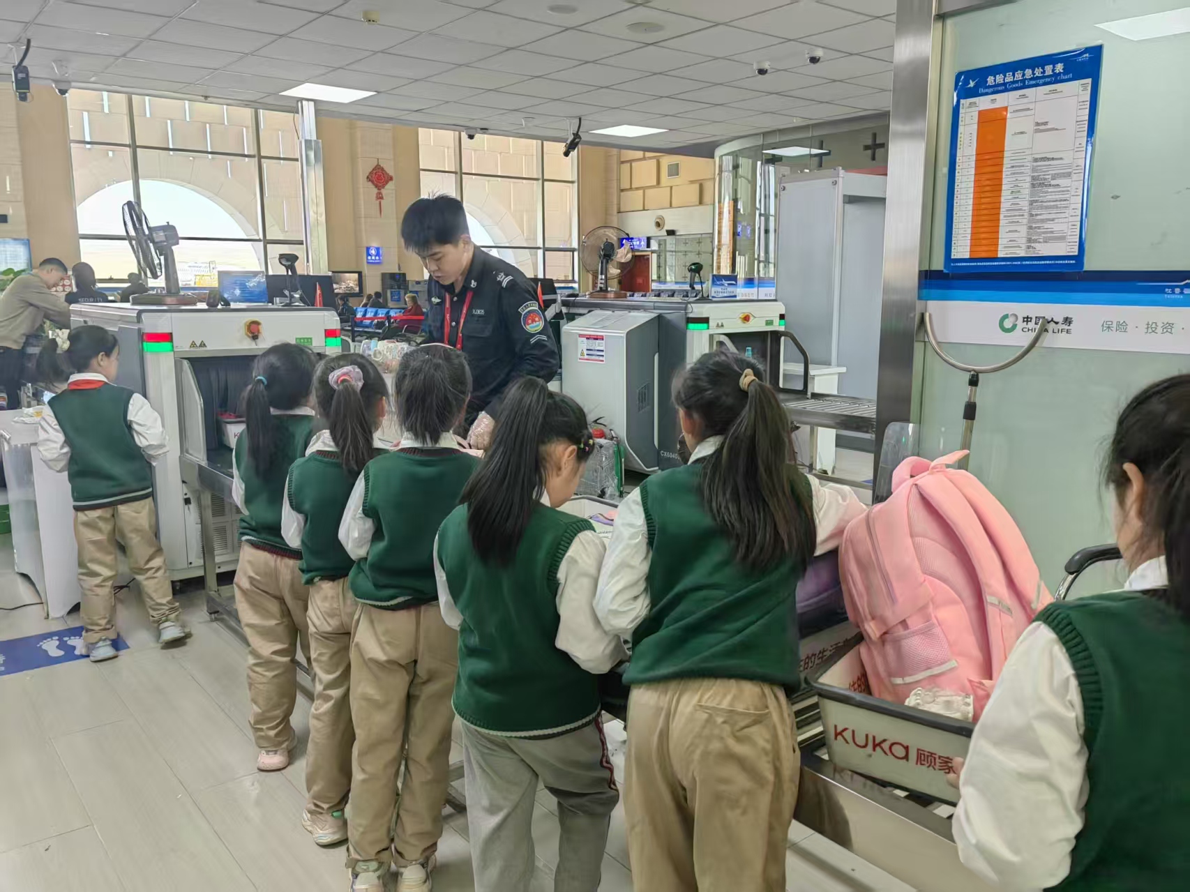 吐鲁番机场开设研学专用通道暖心护航学子求知路