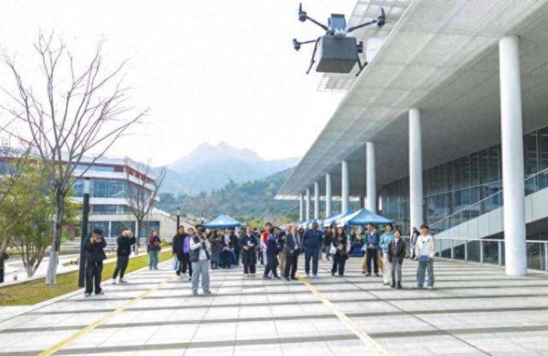 溫州首條高校無人機外賣航線開通