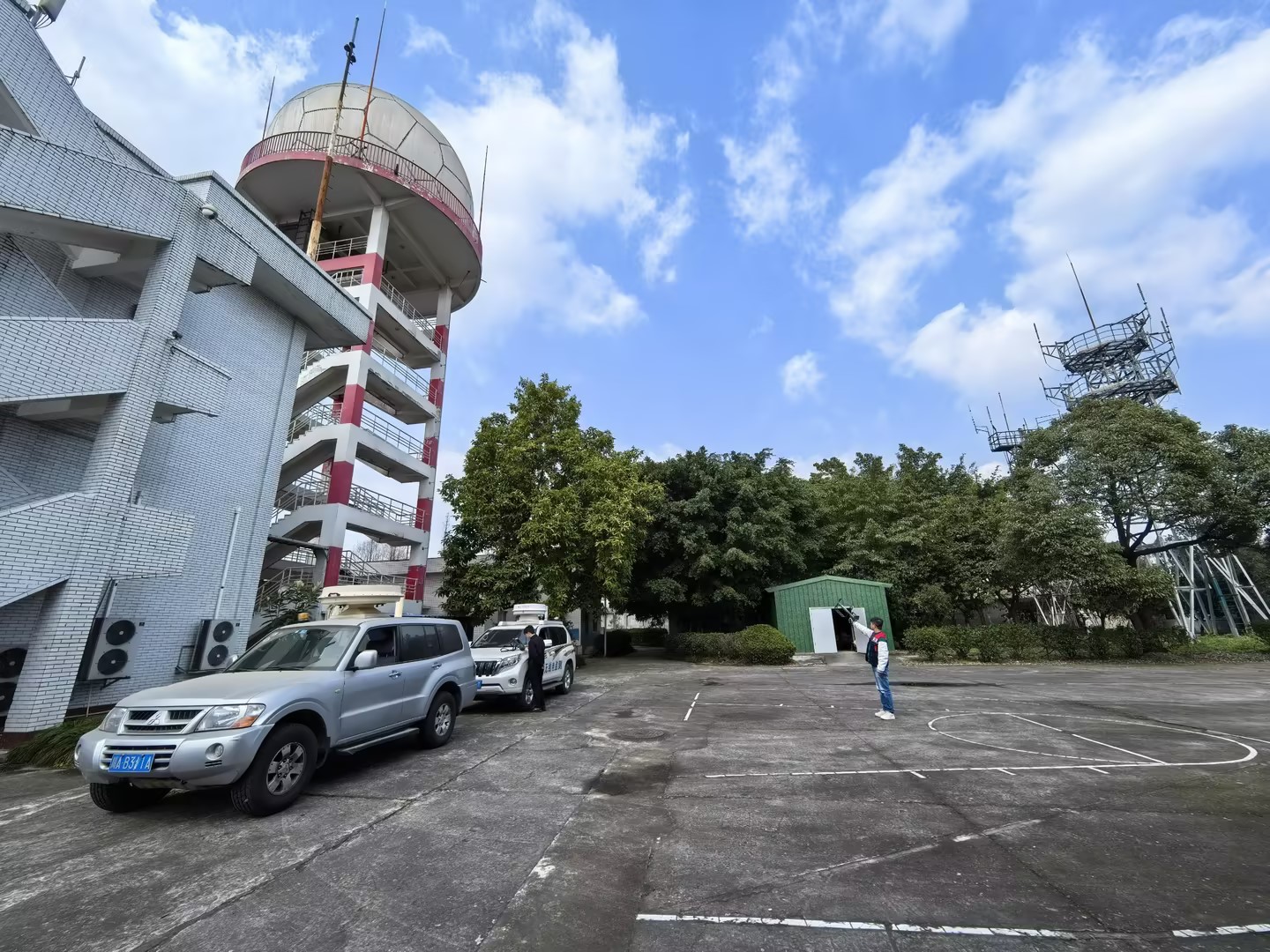 西南空管局设备监控中心协调四川省、成都市无线电监测站开展两会期间双流机场专项无线电监测及保障工作