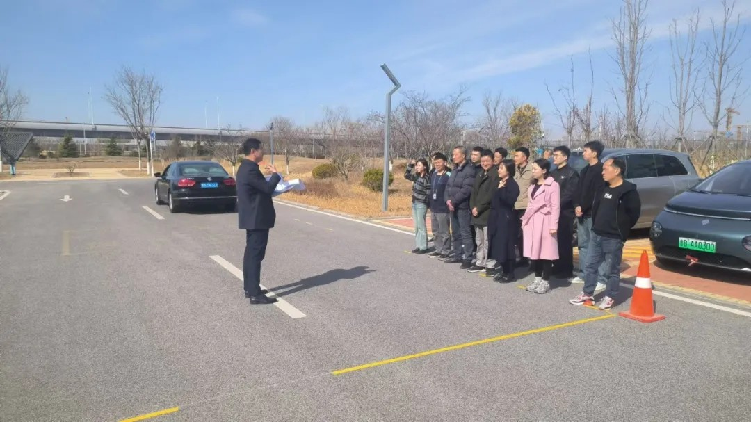 青島空管站開展公務用車自駕資格考試