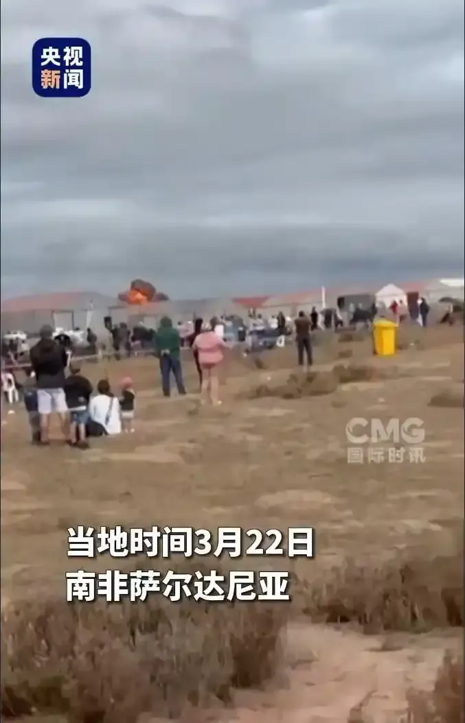南非航展一飛機墜毀爆炸 飛行員逃生失敗遇難