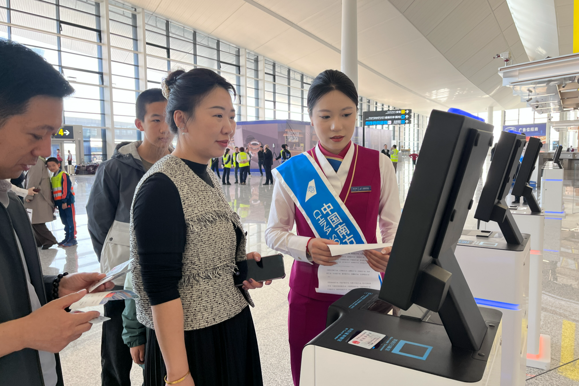 南航圆满完成乌鲁木齐机场北区航站楼“压力测试”