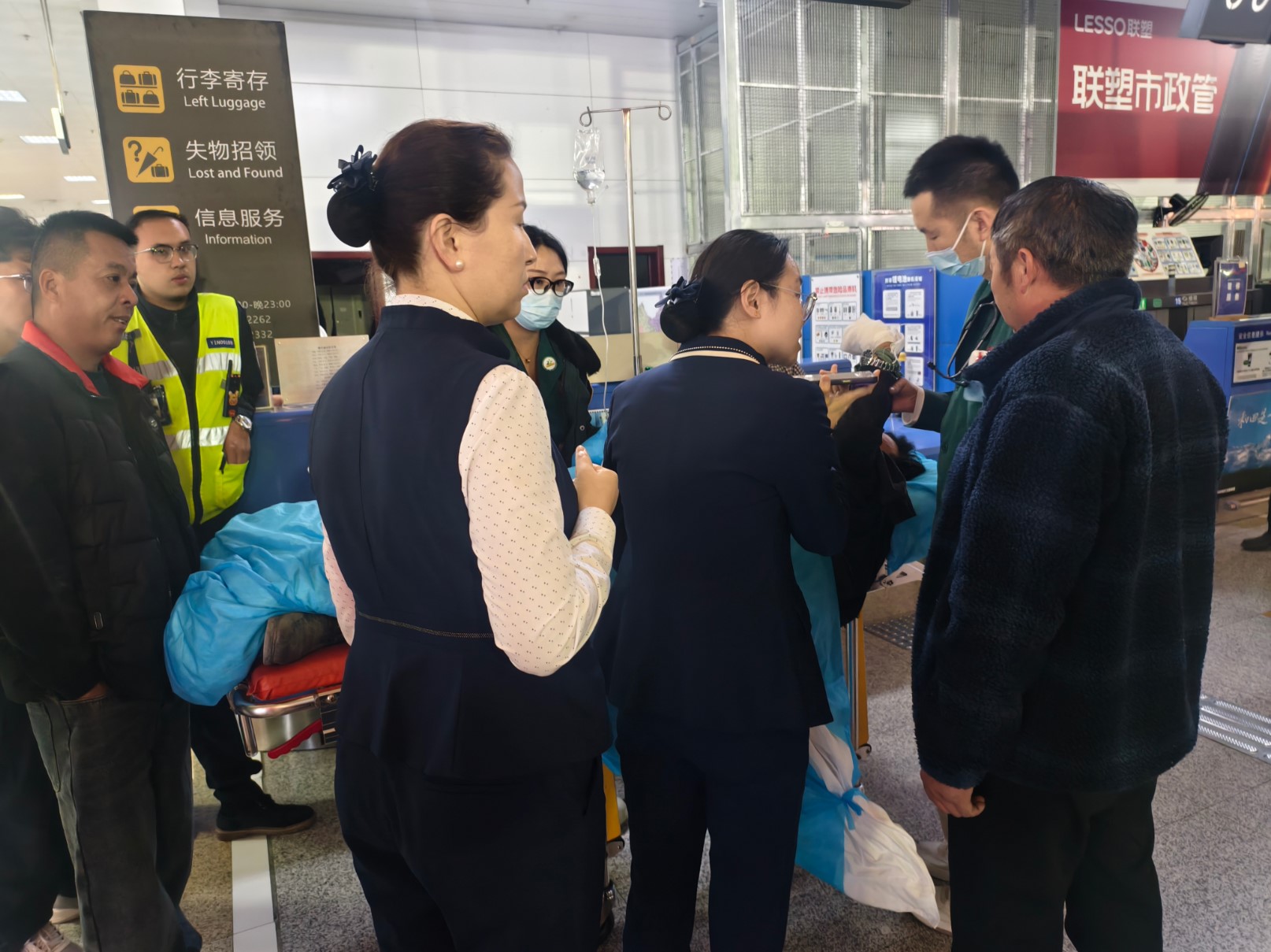 伊犁伊宁国际机场深夜启动“极速护航”保障断指旅客乘机治疗