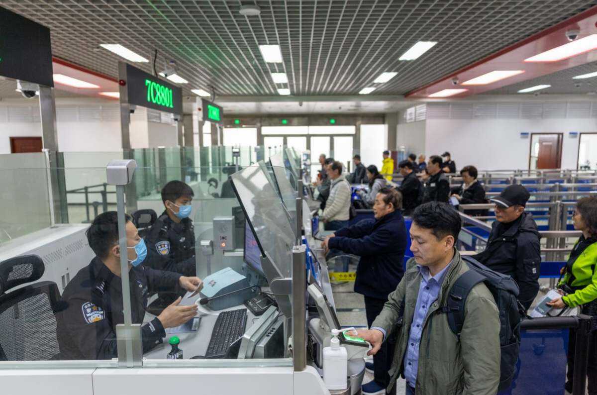 石家莊至韓國仁川國際客運復航 邊檢高效保障免簽入境韓國旅客順利通關