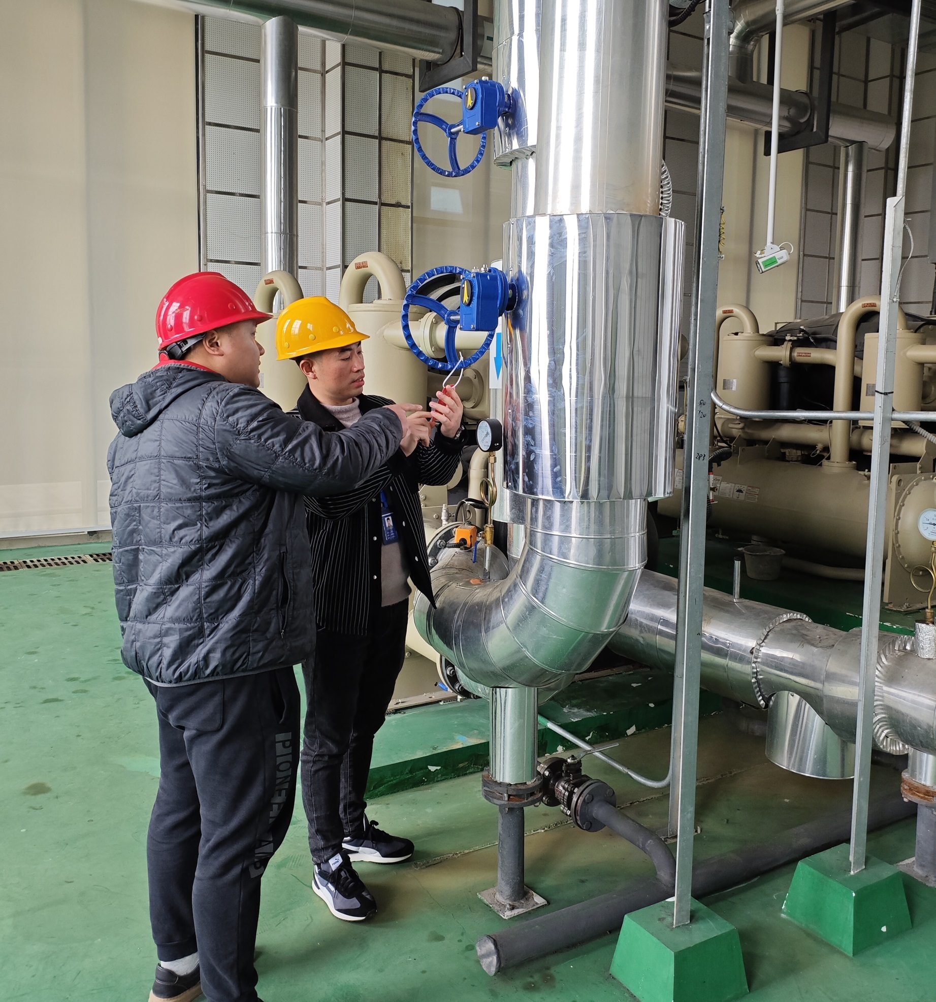 西南空管局商務(wù)公司完成三岔工作區(qū)冷水機(jī)組閥門改造
