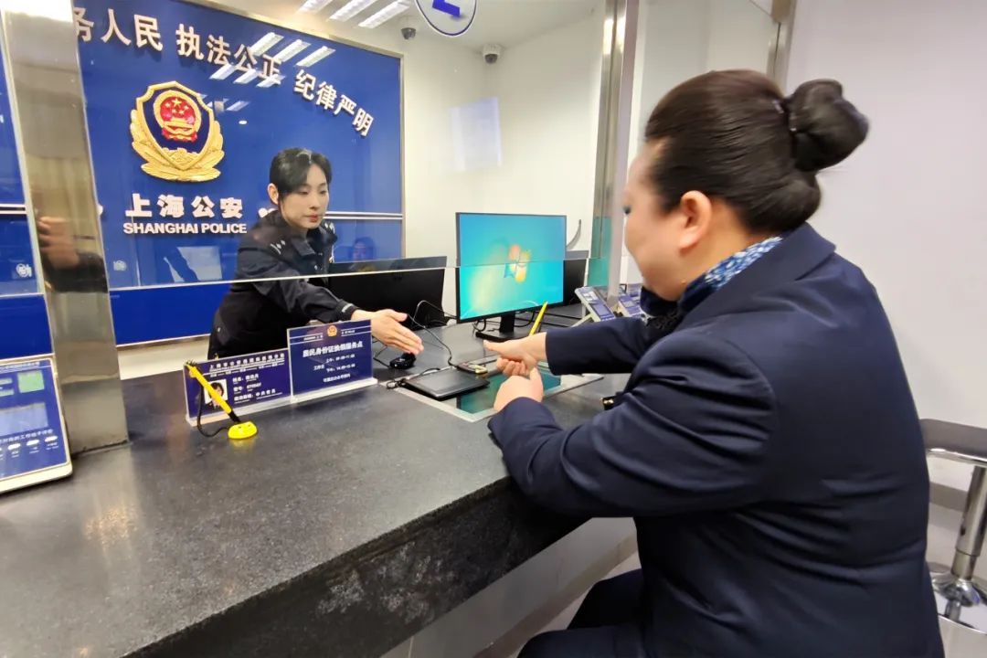上海警方在虹橋國際機場設立首個身份證駐企辦理點