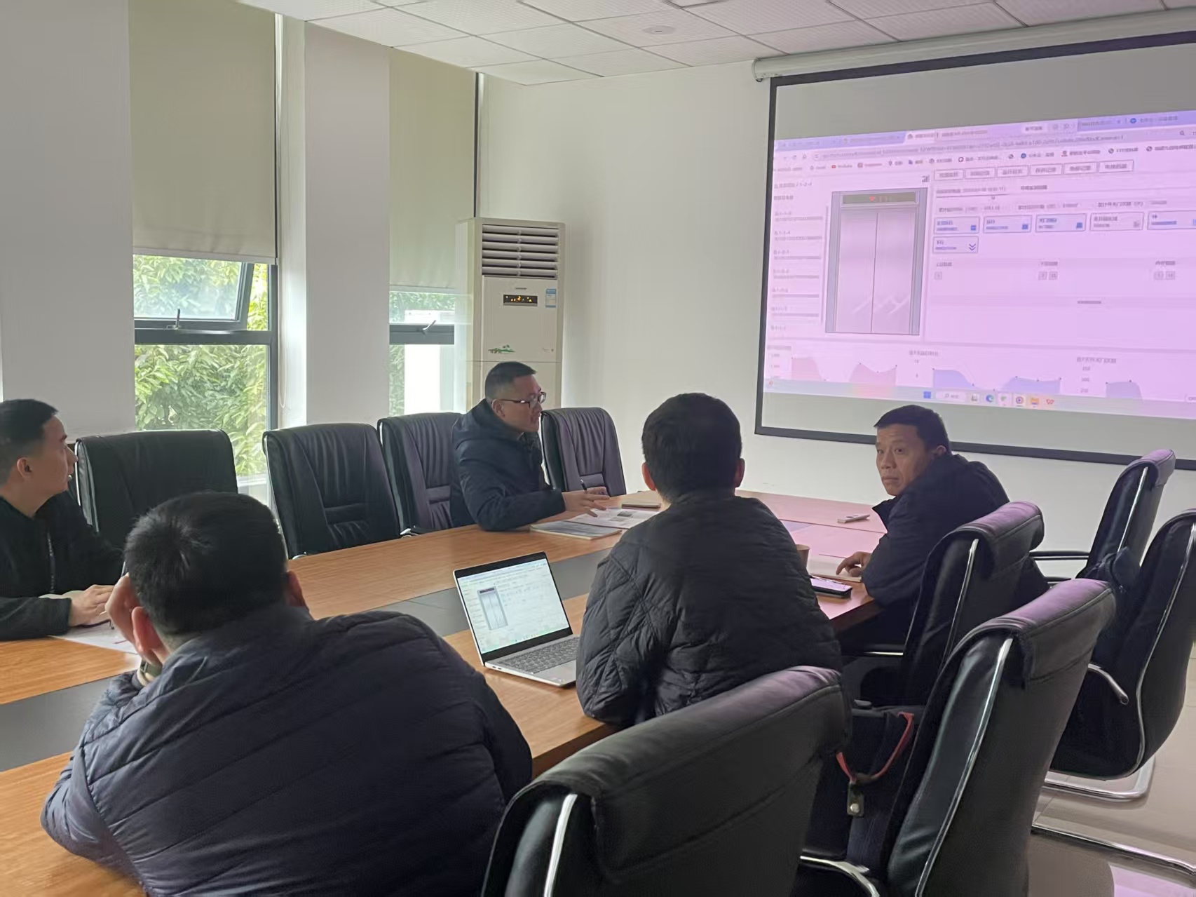 科技賦能安全 智慧引領未來——西南空管局商務公司物業部與成都太行云梯科技有限公司開展電梯智慧管理專題技術運用交流會