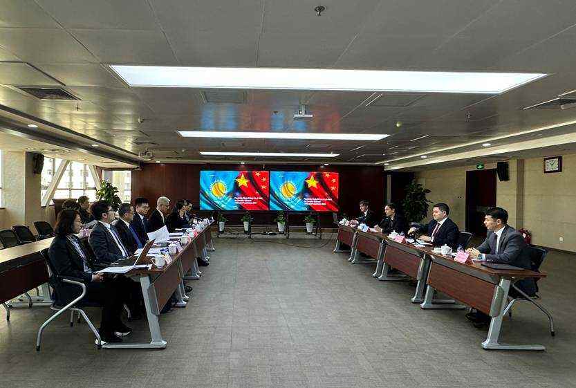民航局空管局与哈萨克斯坦航行局举行空域业务研讨会