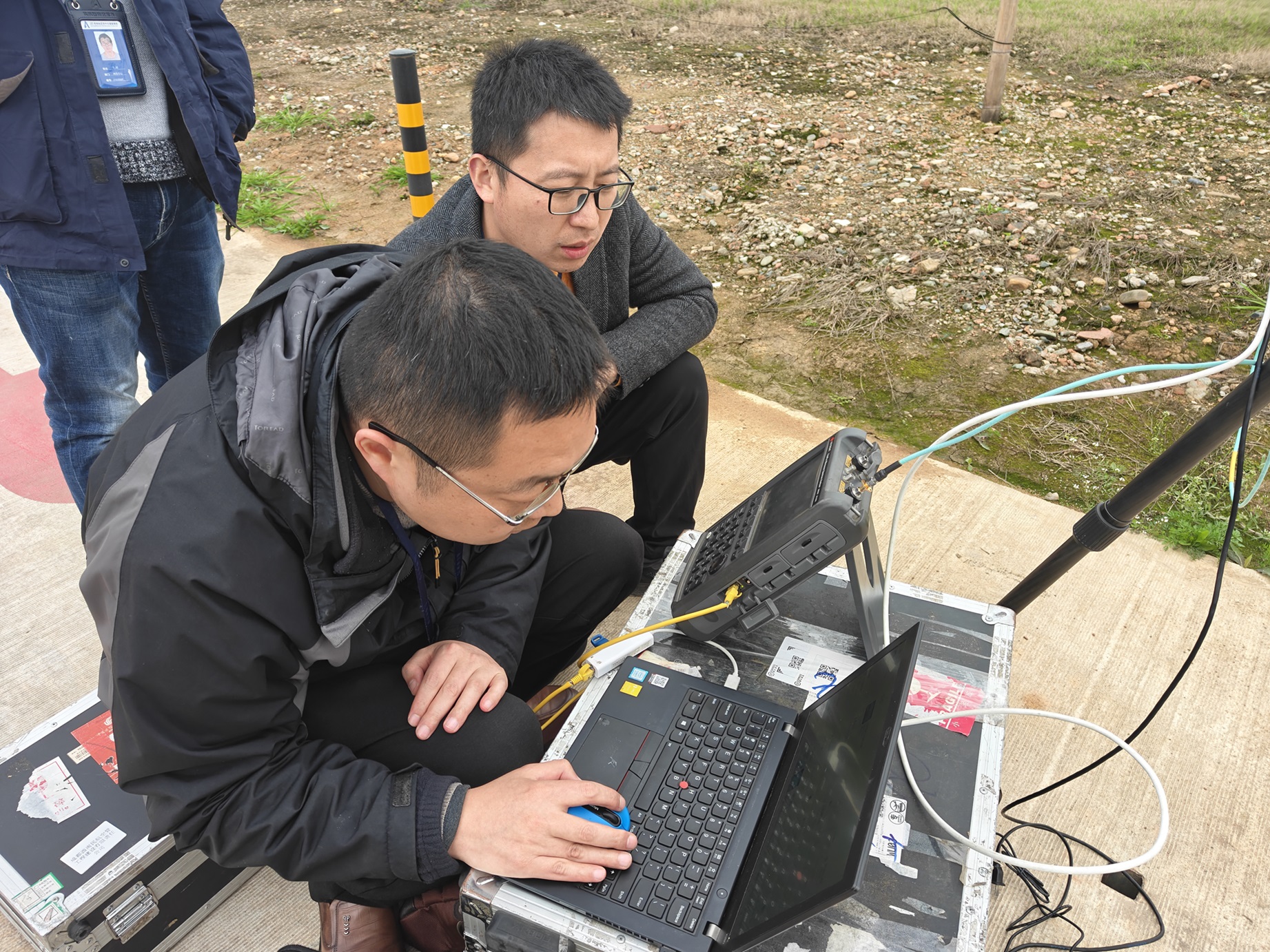 西南空管局網絡中心電信網絡部順利開展雙流機場5G AeroMACS建設電磁環境測試