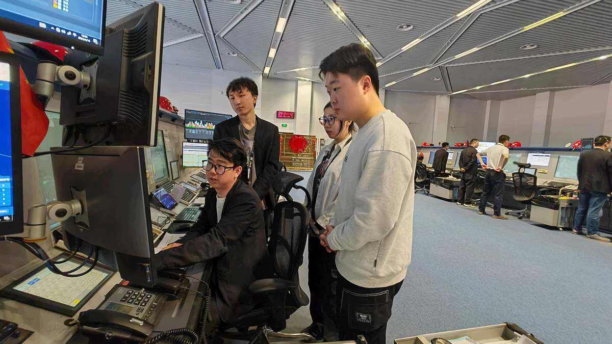 新疆空管局空管中心區域管制中心積極開展人影防災減災專項培訓