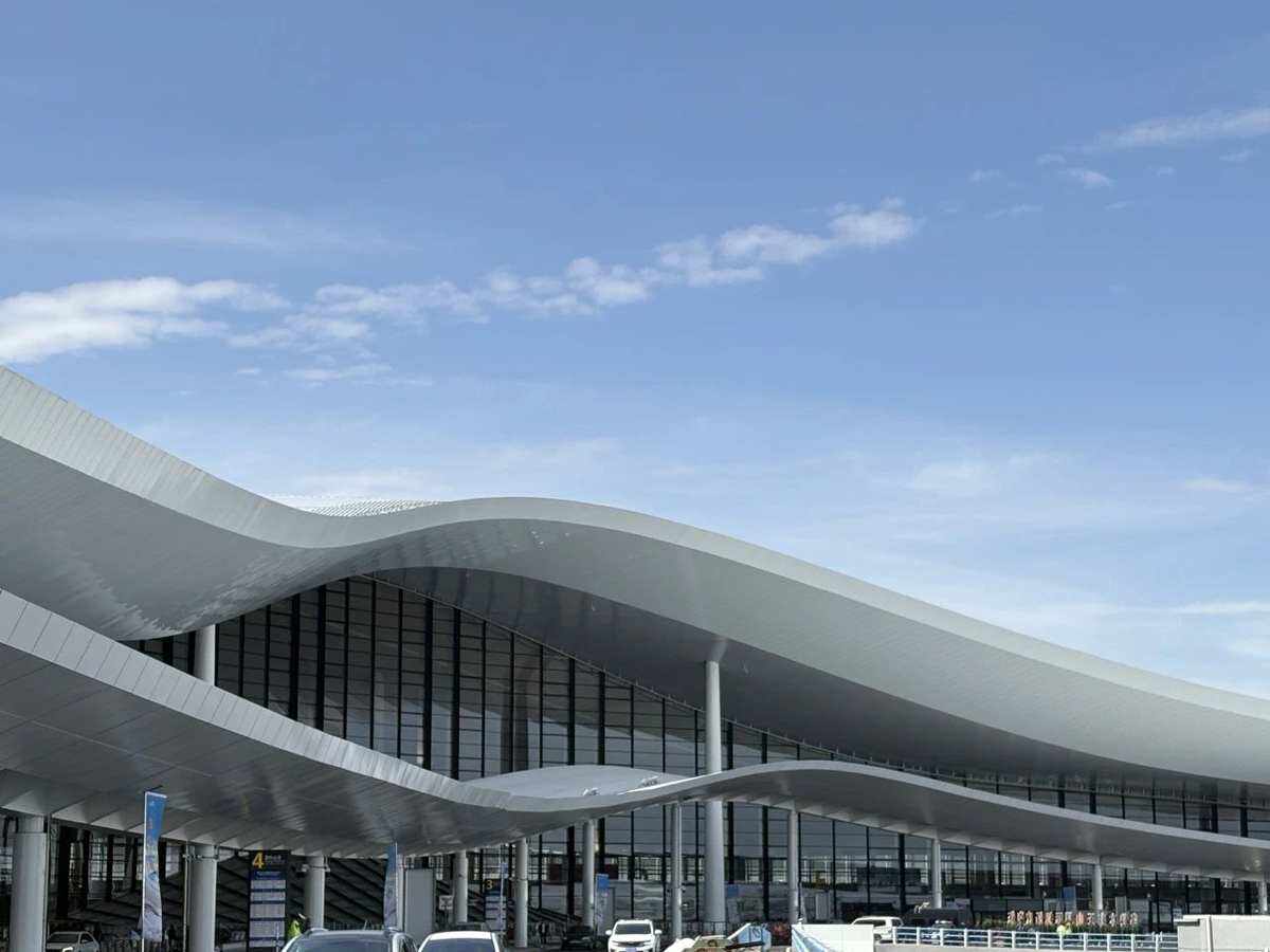 絲路樞紐“擴容” 烏魯木齊天山國際機場啟用新航站樓