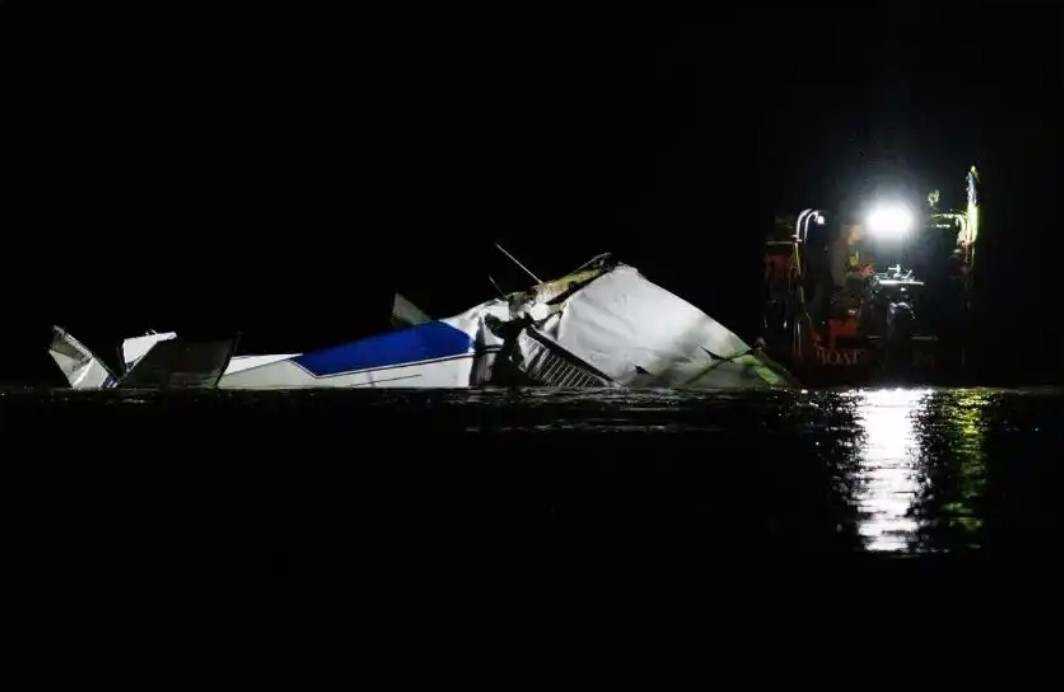 美國內(nèi)布拉斯加州一架小飛機墜河 致三人死亡