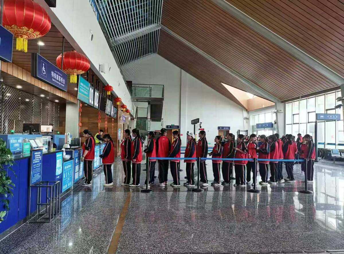 富蘊可可托海機場開展“云端看家鄉(xiāng)，助力航空夢”航空研學(xué)活動