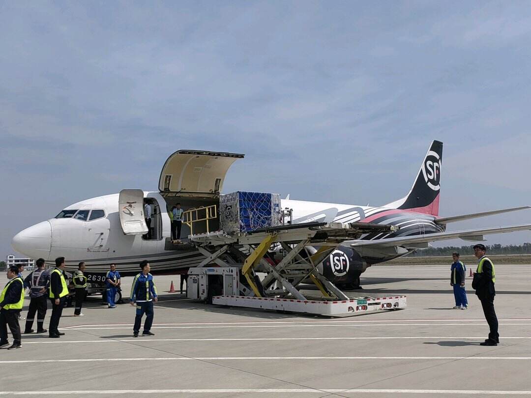 国内首条芍药鲜切花全货机航班通航