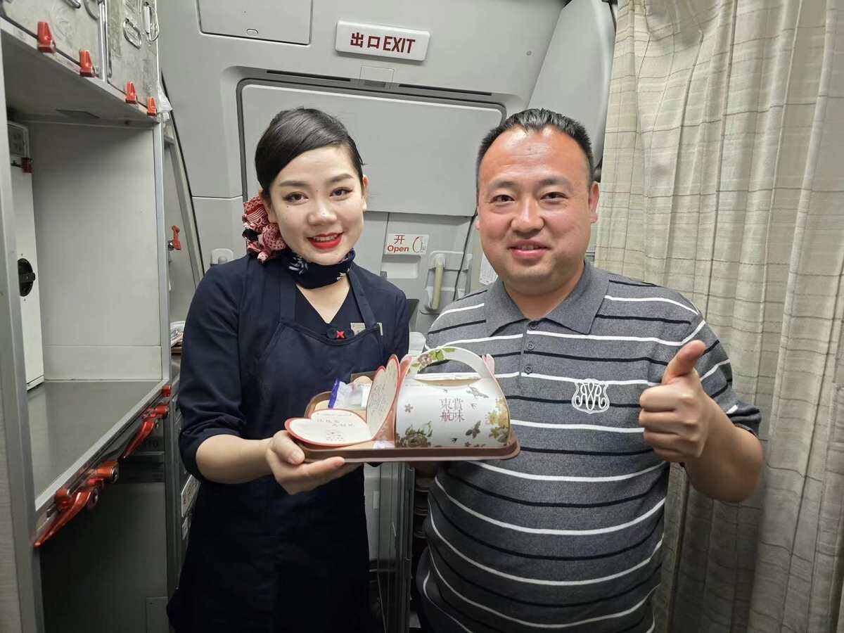 “跨零点”空中生日惊喜