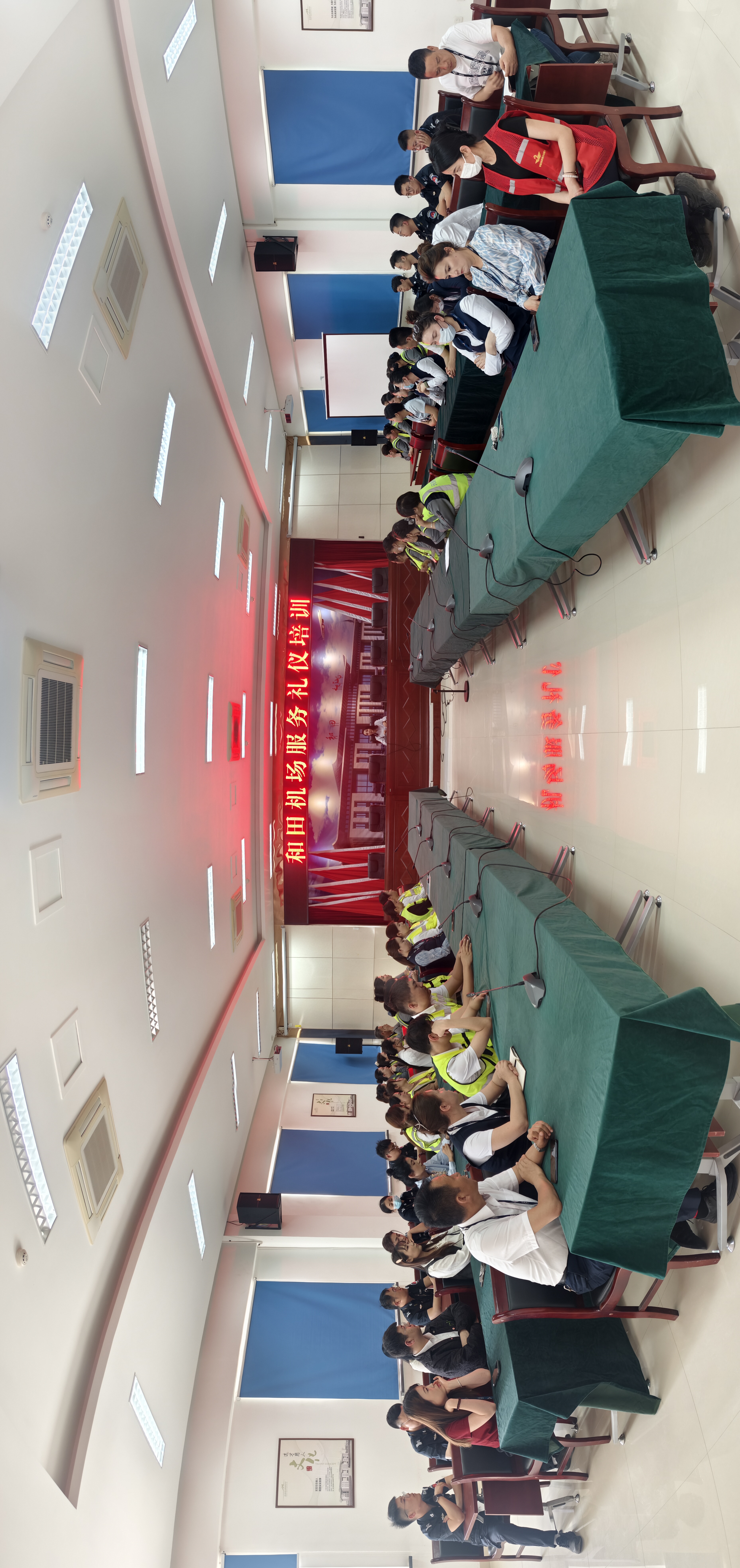 提升服務(wù)品質(zhì) 打造溫馨旅程——新疆機(jī)場集團(tuán)和田昆岡機(jī)場開展服務(wù)禮儀專項培訓(xùn)