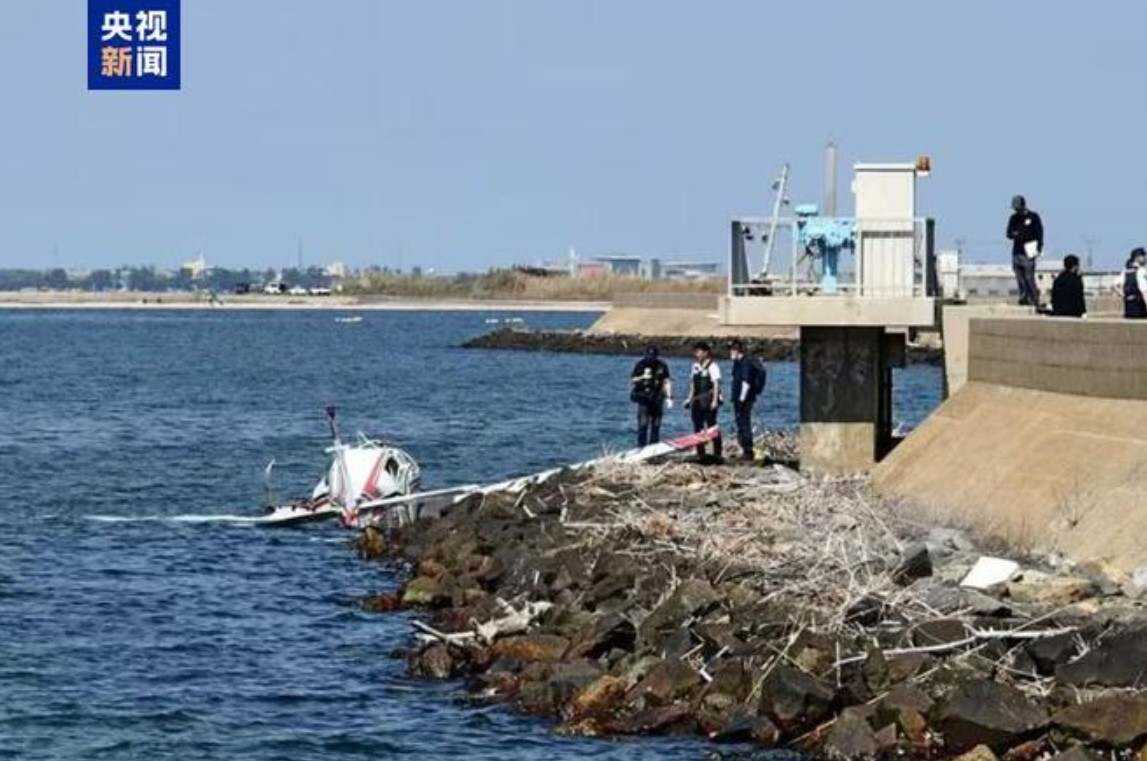 載2人小型飛機在日本島根縣墜毀