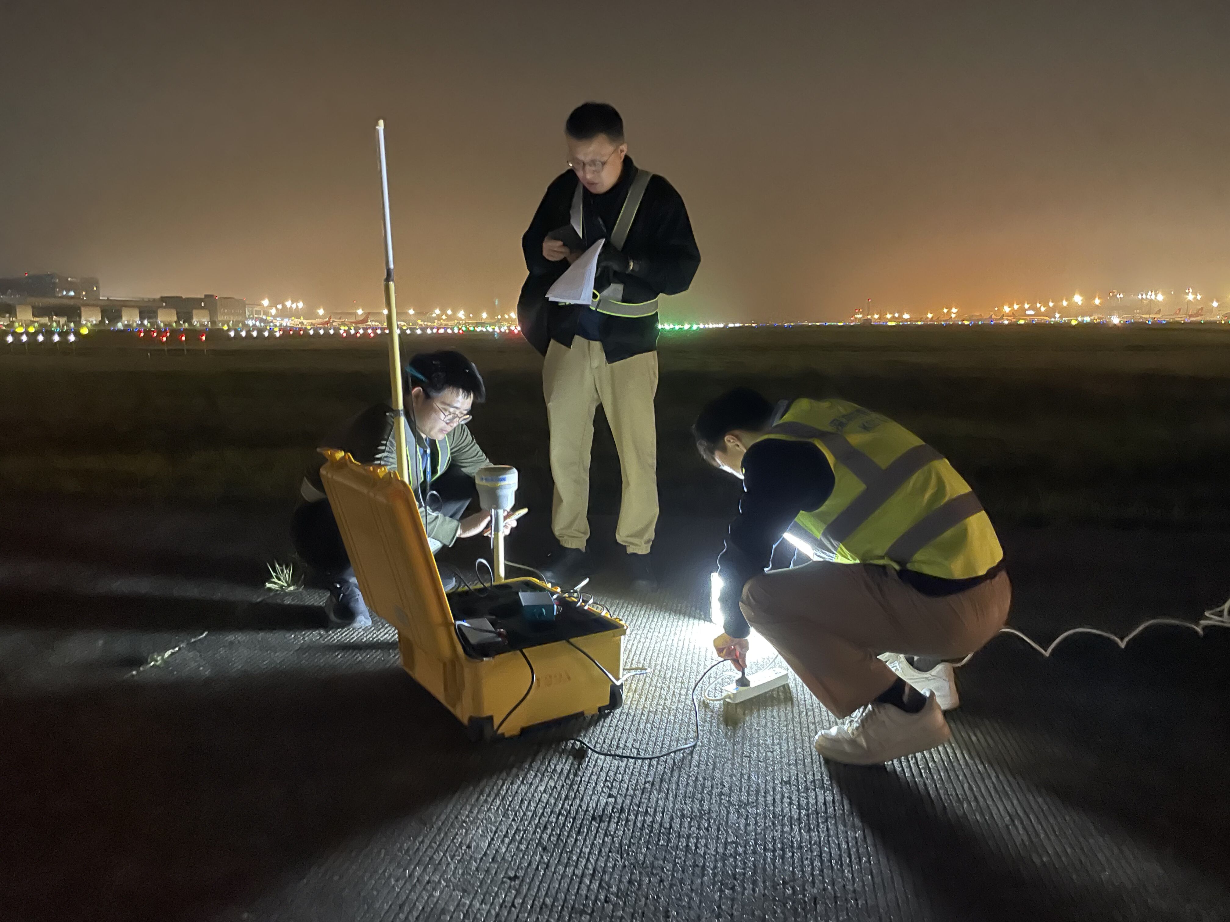 深圳空管站顺利完成15/33号跑道仪表着陆系统定期飞行校验