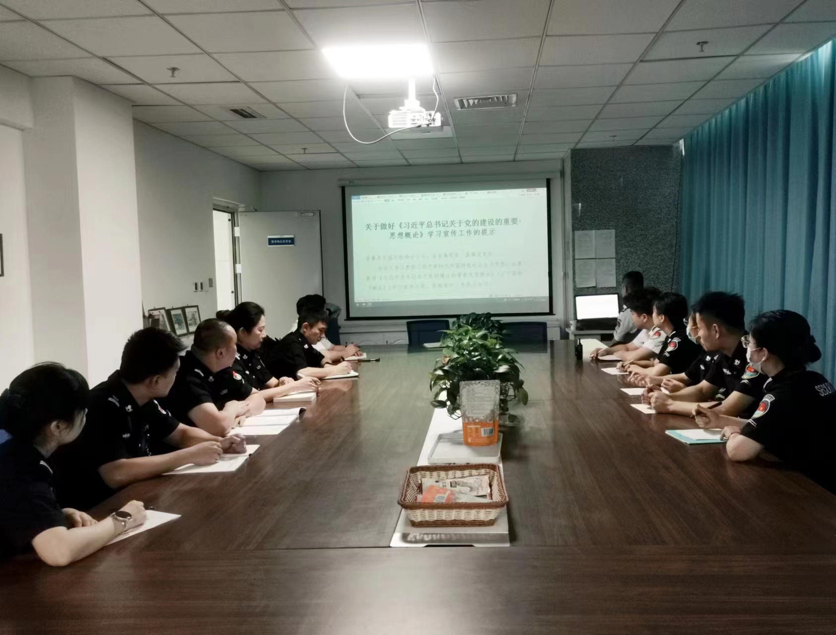 持之以恒強信念 深學細悟鑄黨魂——喀什管理分公司安檢黨支部專題學習習近平總書記關于黨的建設的重要思想