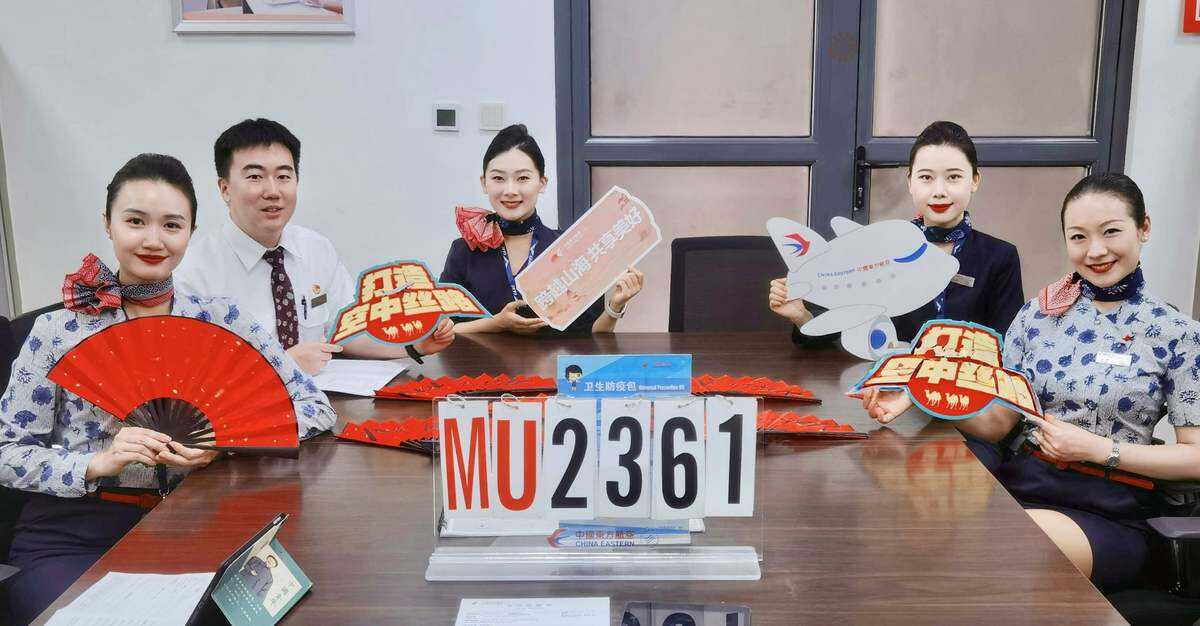 東航“五一”特色航班：微光成炬致敬勞動者，云端共話青年擔當