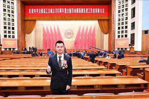 從快遞基層到藍天領航者 順豐飛行機長汪勤金榮膺“全國勞動模范”