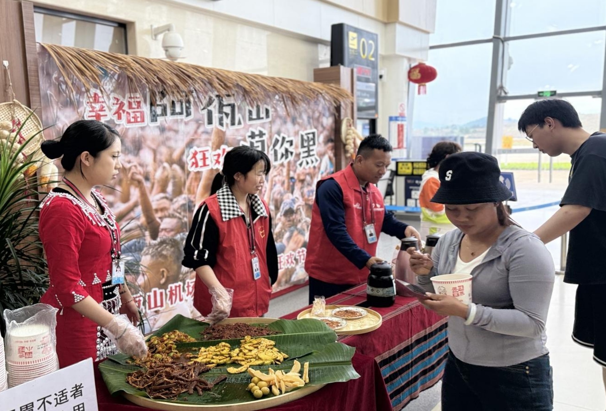 “五一”假期 云南省內機場運送旅客108.65萬人次