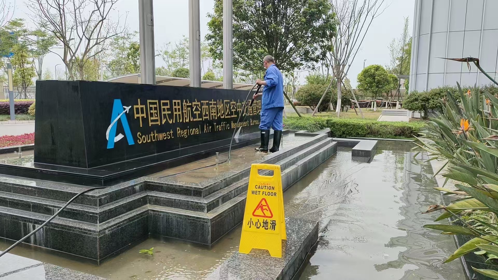 “沙雨”后的高效清扫