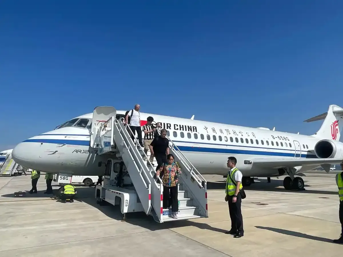 首航客座率逾九成 成都新添国产C909执飞航线