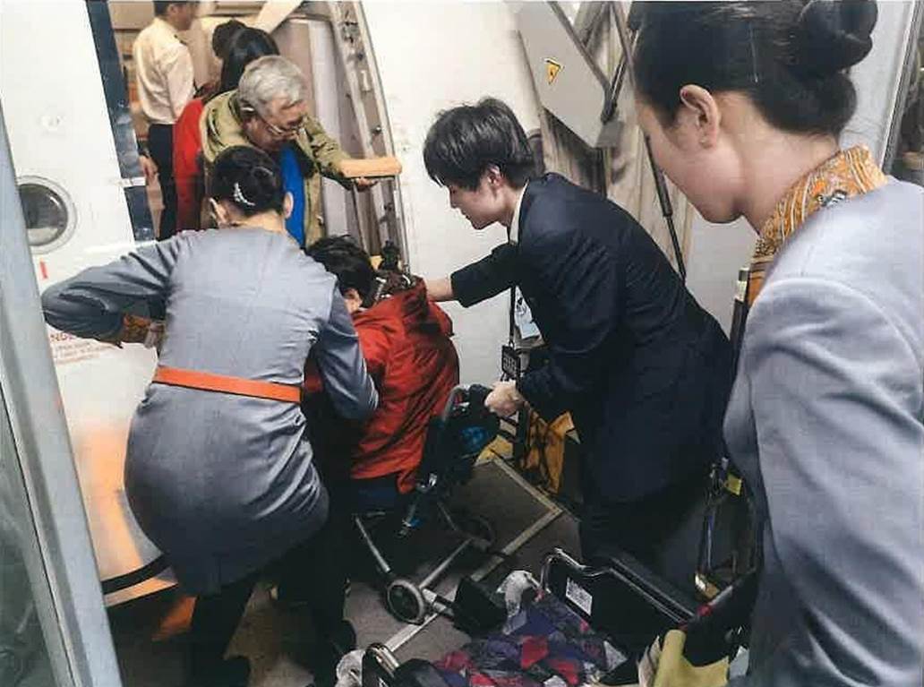 真情服務獲旅客致謝 青島航空千里護航花甲老人返青就醫