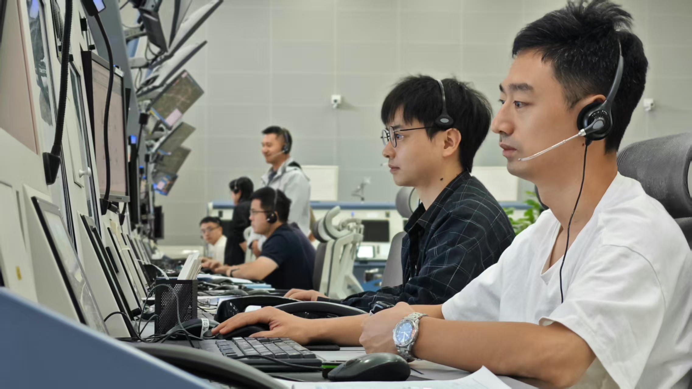 湖南空管分局“五一”期間全力應對雷雨天氣護航旅客平安出行