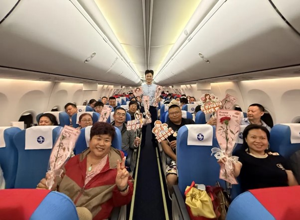 江西航空开展母亲节主题机上活动
